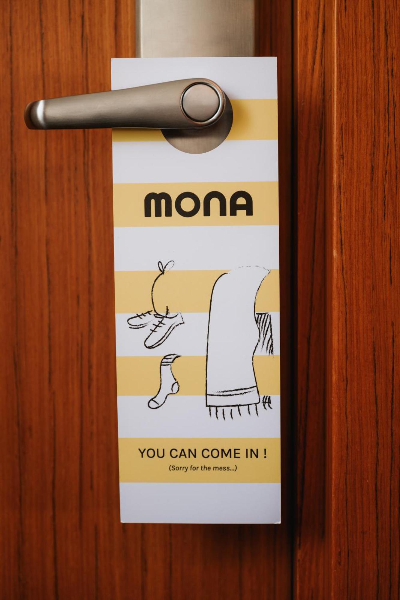 Mona 4*