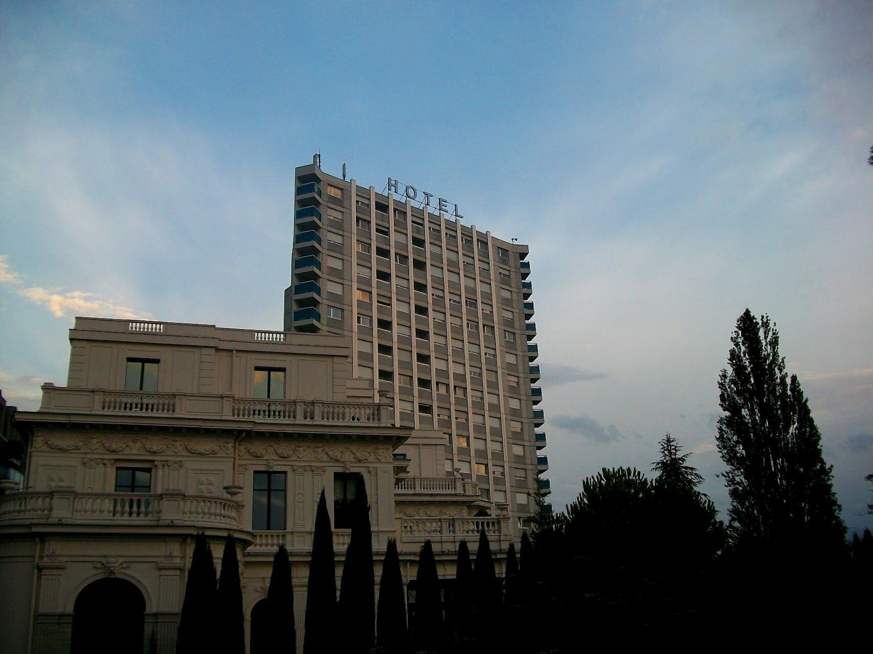 Hotel Mona